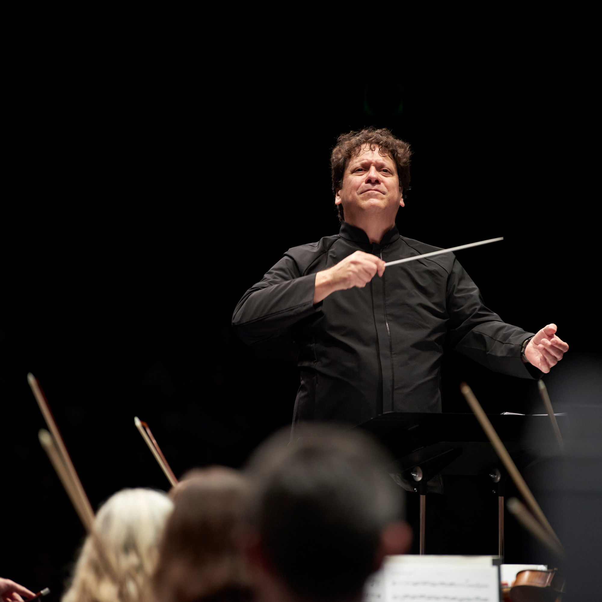 The California Symphony with Artistic and Music Director Donato Cabrera, open the 2023-24 season with the program “Copland—American Traditions.” Featuring Kelly Hall-Tompkins, violin, and the music of Juan Pablo Contreras’ “MeChicano,” Wynton Marsalis’ “Violin Concerto in D,” Ruth Crawford Seeger’s “Rissolty Rossolty,” and Aaron Copland’s “Appalachian Spring Suite.” At the Lesher Center for the Arts on Saturday night, September 30, 2024.